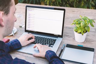 Webdesigner mir Laptop